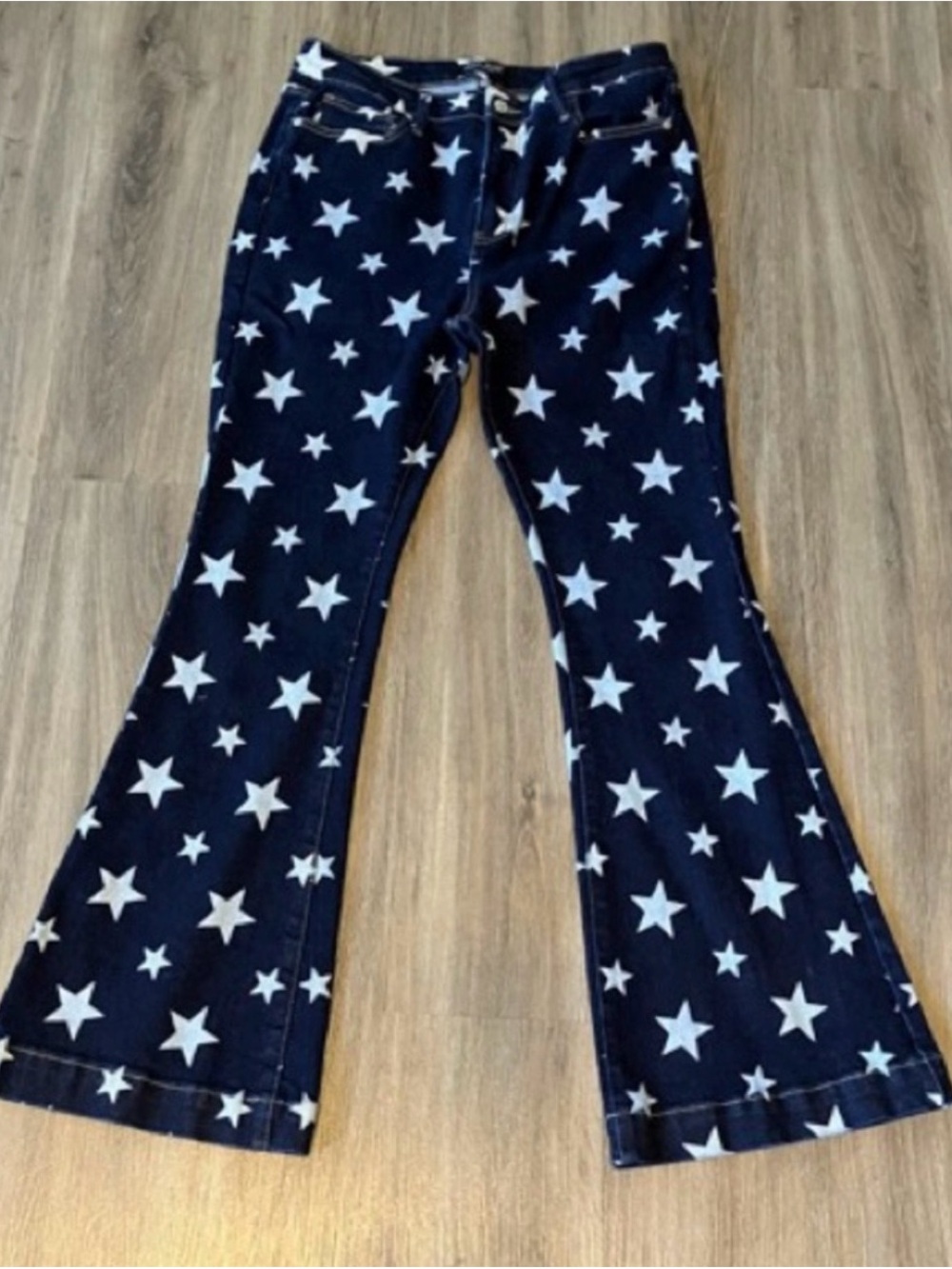 Judy Blue Star Print Dark Denim Flared Jeans NWT various sizes - Picture 3 of 4
